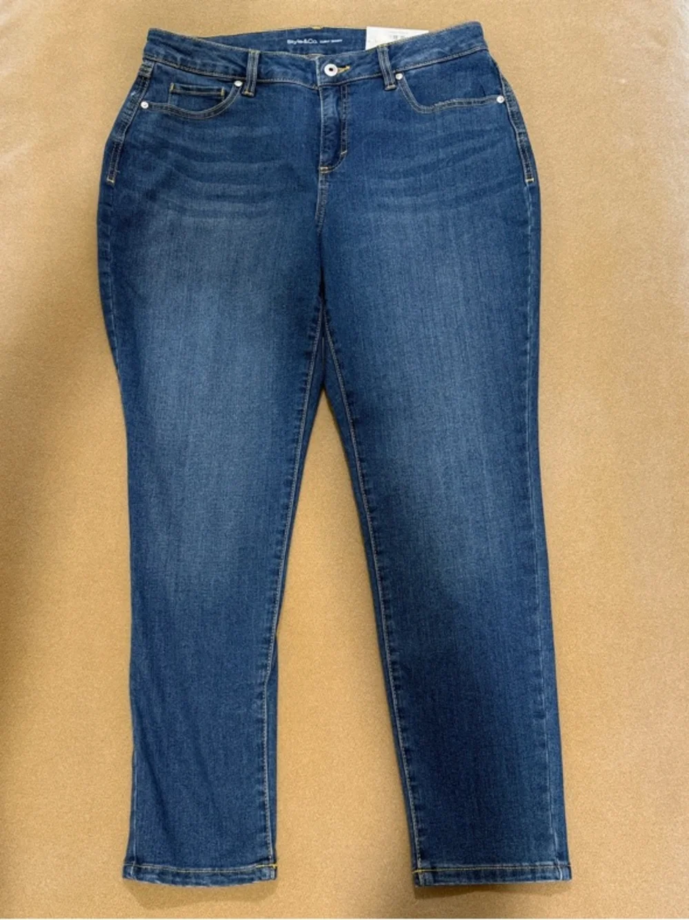 BNWT STYLE & CO. SHORT CURVY SKINNY MID-RISE SLIMMING POCKET JEANS IN SIZE 12S - Picture 12 of 16